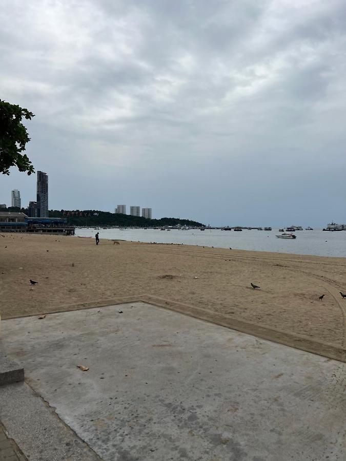 Lewiinski's 3* Pattaya