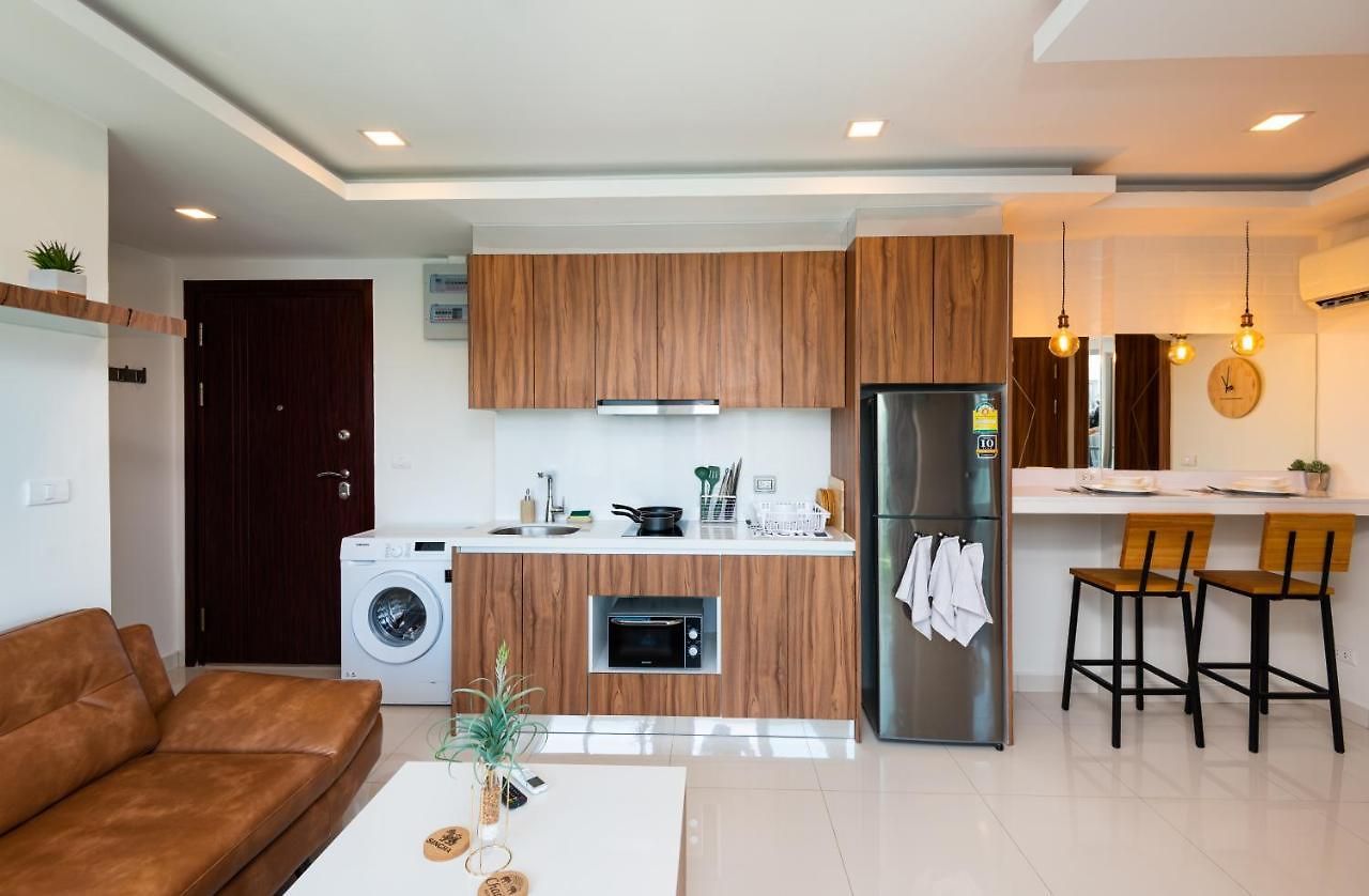 Rare Xxxl Swimming Pools - 500mbps Blazing Fast Free Wifi - Floor Pool View Balcony - Gym - Sauna - Kids Playground - Supermarkets