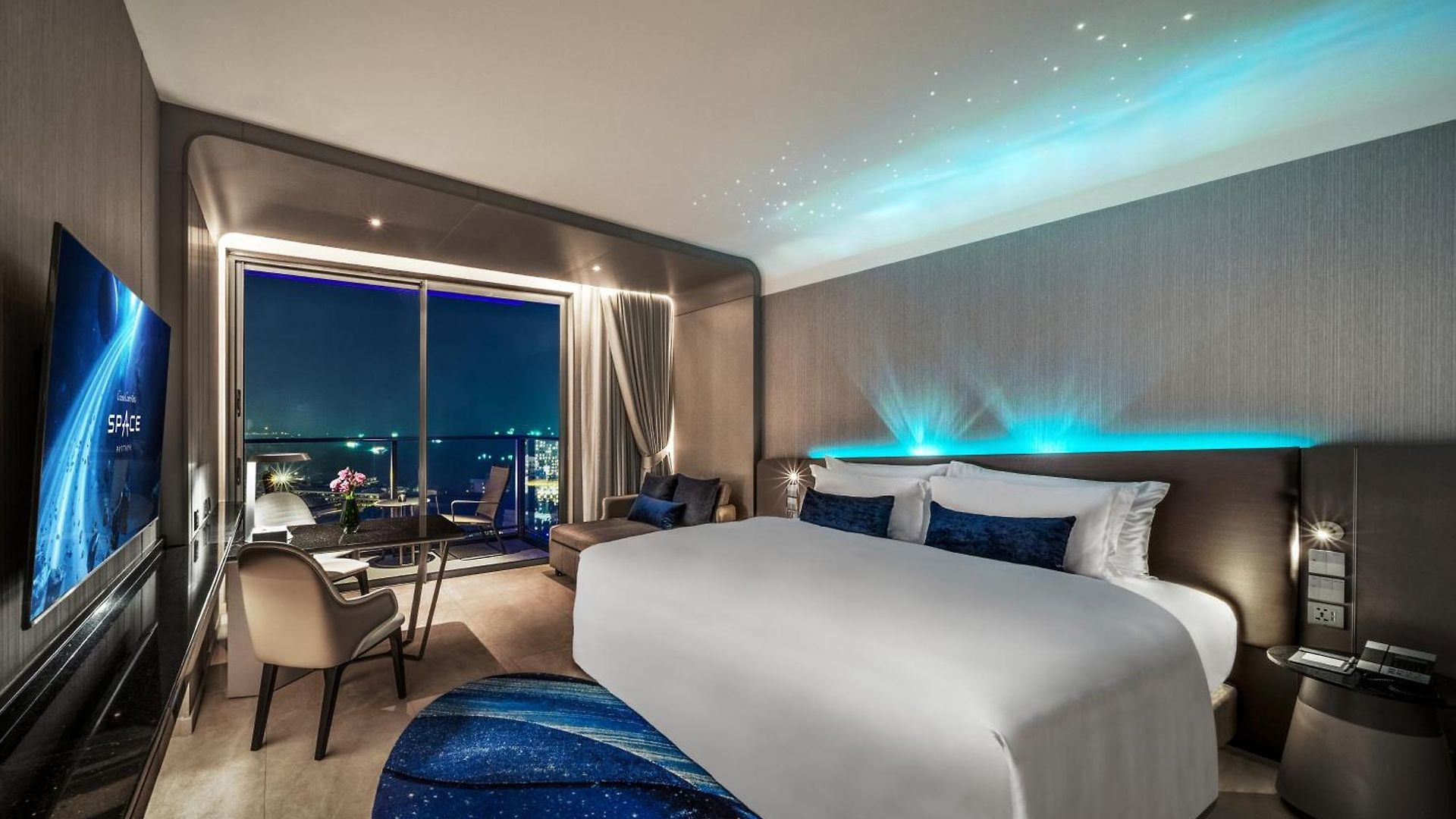 แกรนด์ เซนเตอร์ พอยต์ สเปซ พัทยา โรงแรม 5*