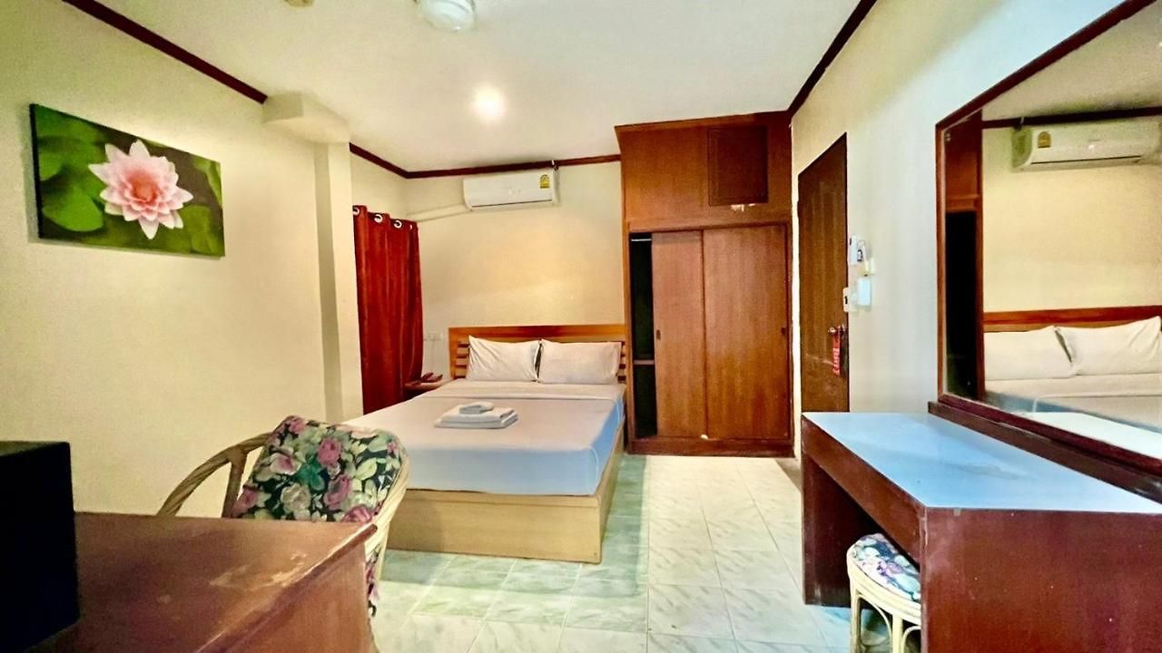 Lewiinski's 3* Pattaya