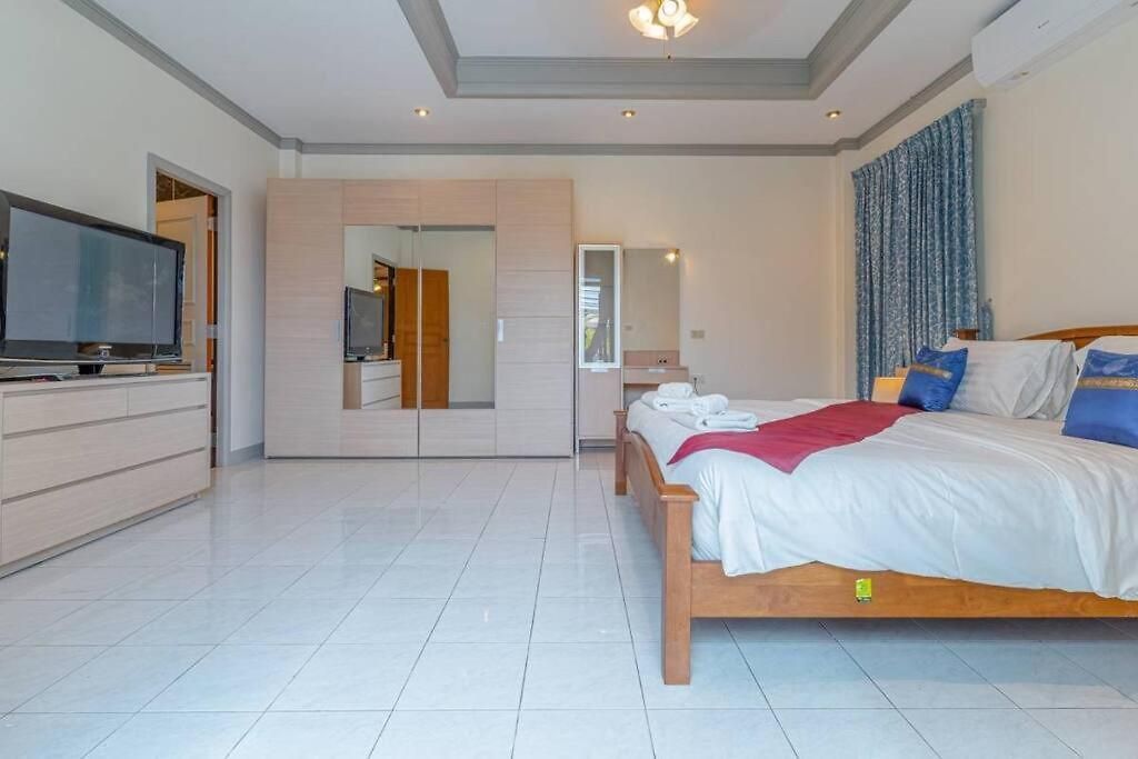 3-2br Huge Pool, Bbq, 300m-beach, 8 Mins To Walking Street Pattaya