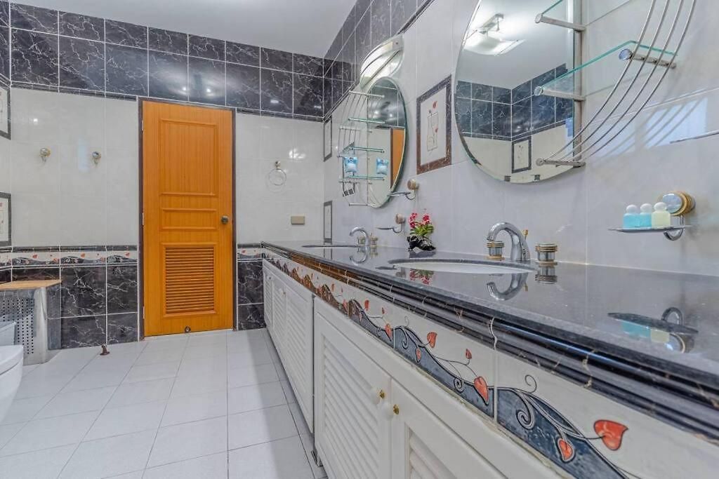3-2br Huge Pool, Bbq, 300m-beach, 8 Mins To Walking Street วิลล่า *