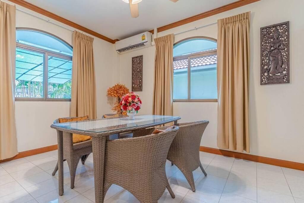 วิลล่า 3-2br Huge Pool, Bbq, 300m-beach, 8 Mins To Walking Street Pattaya