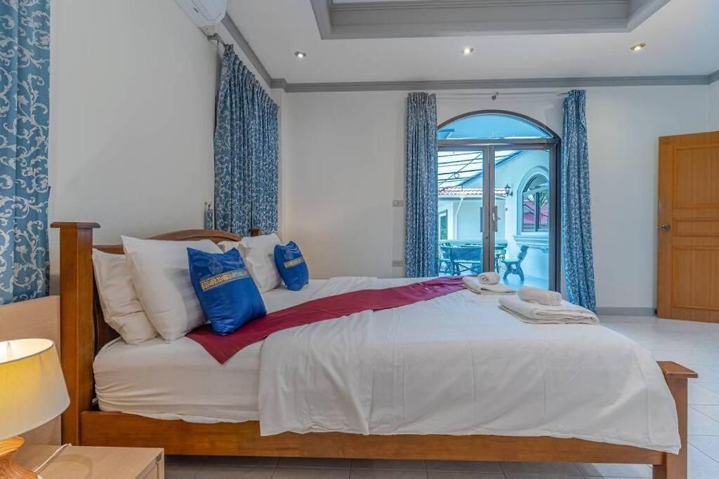 3-2br Huge Pool, Bbq, 300m-beach, 8 Mins To Walking Street วิลล่า