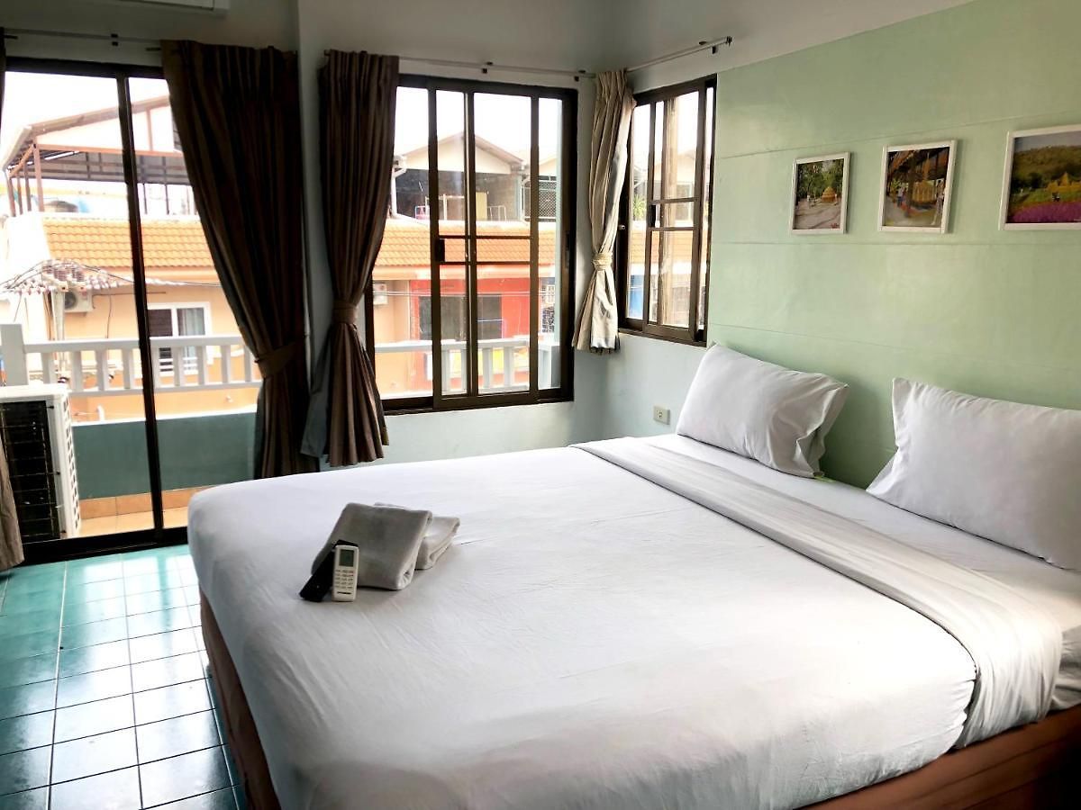 โรงแรม Sutus Court 7 2*