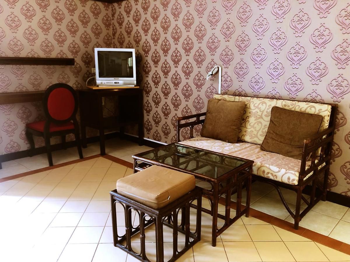 Sutus Court 7 โรงแรม 2*