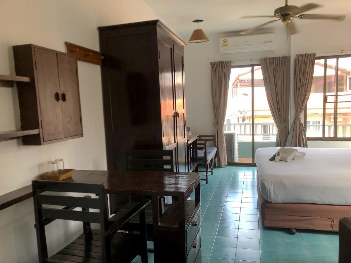 Sutus Court 7 โรงแรม 2*