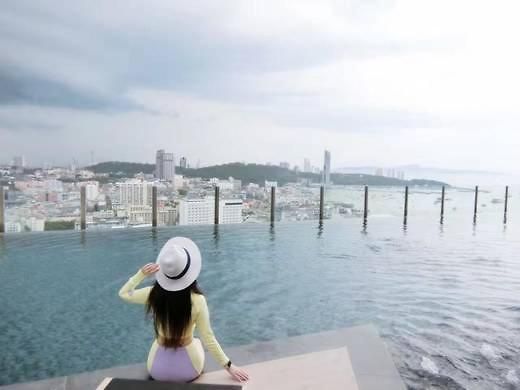 泰国芭提雅顶层无边游泳池公寓thebase健身房 Apartment