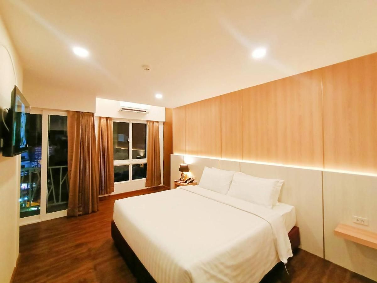 M Casa Hotel 4*