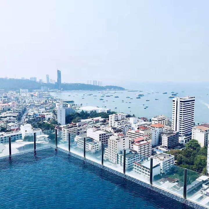 泰国芭提雅顶层无边游泳池公寓thebase健身房 * Pattaya