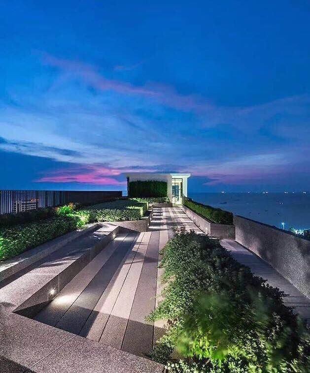 泰国芭提雅顶层无边游泳池公寓thebase健身房 Apartment
