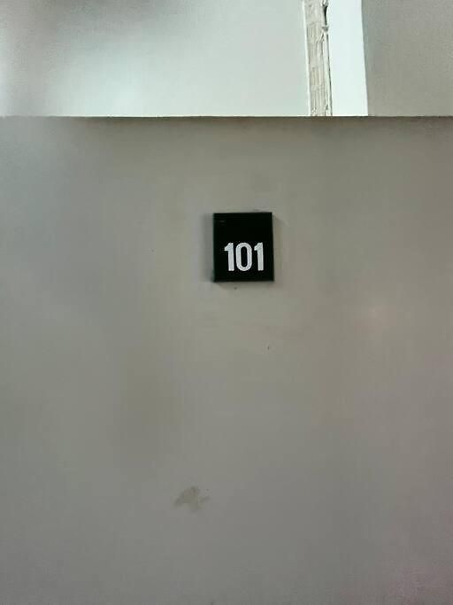 อพาร์ทเม้น Room101 In Wanna *