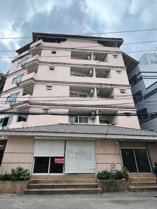 อพาร์ทเม้น Rooftop In We Pattaya