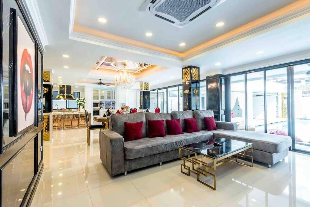 Exquisite Pool K - 6bd Pool วิลล่า