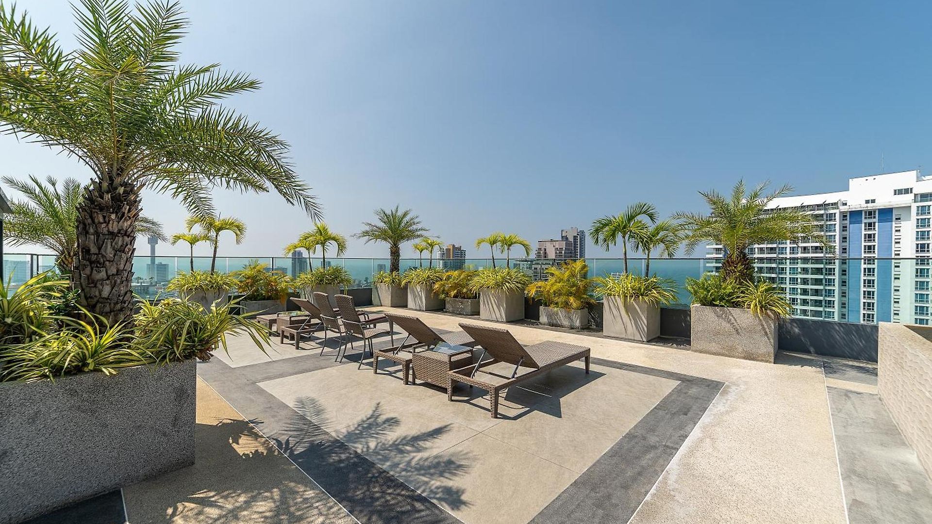 อพาร์ทเม้น The Point Pratumnak By Psr Pattaya