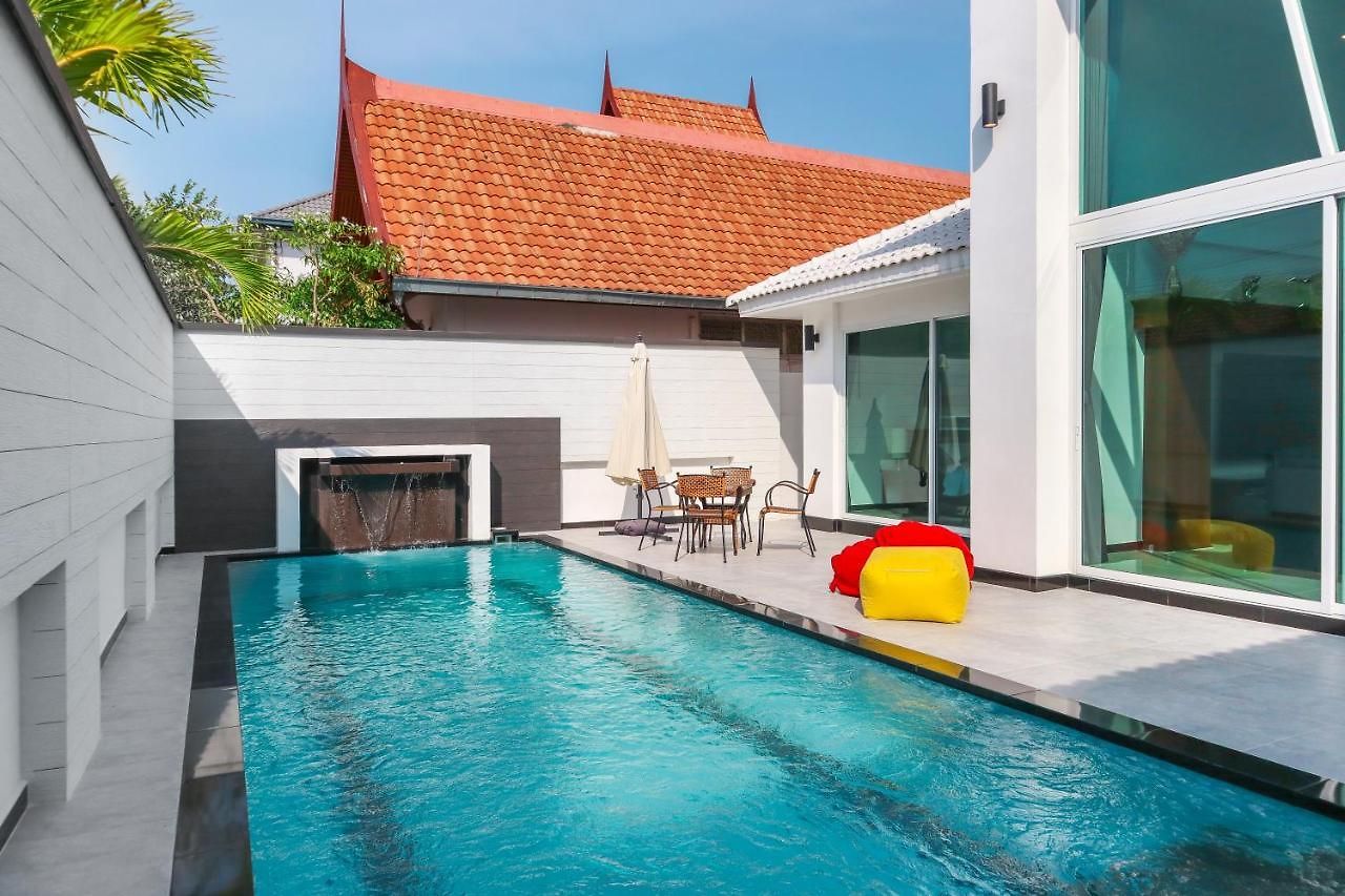 *city~house* 芭堤雅豪华泳池别墅近步行街 วิลล่า