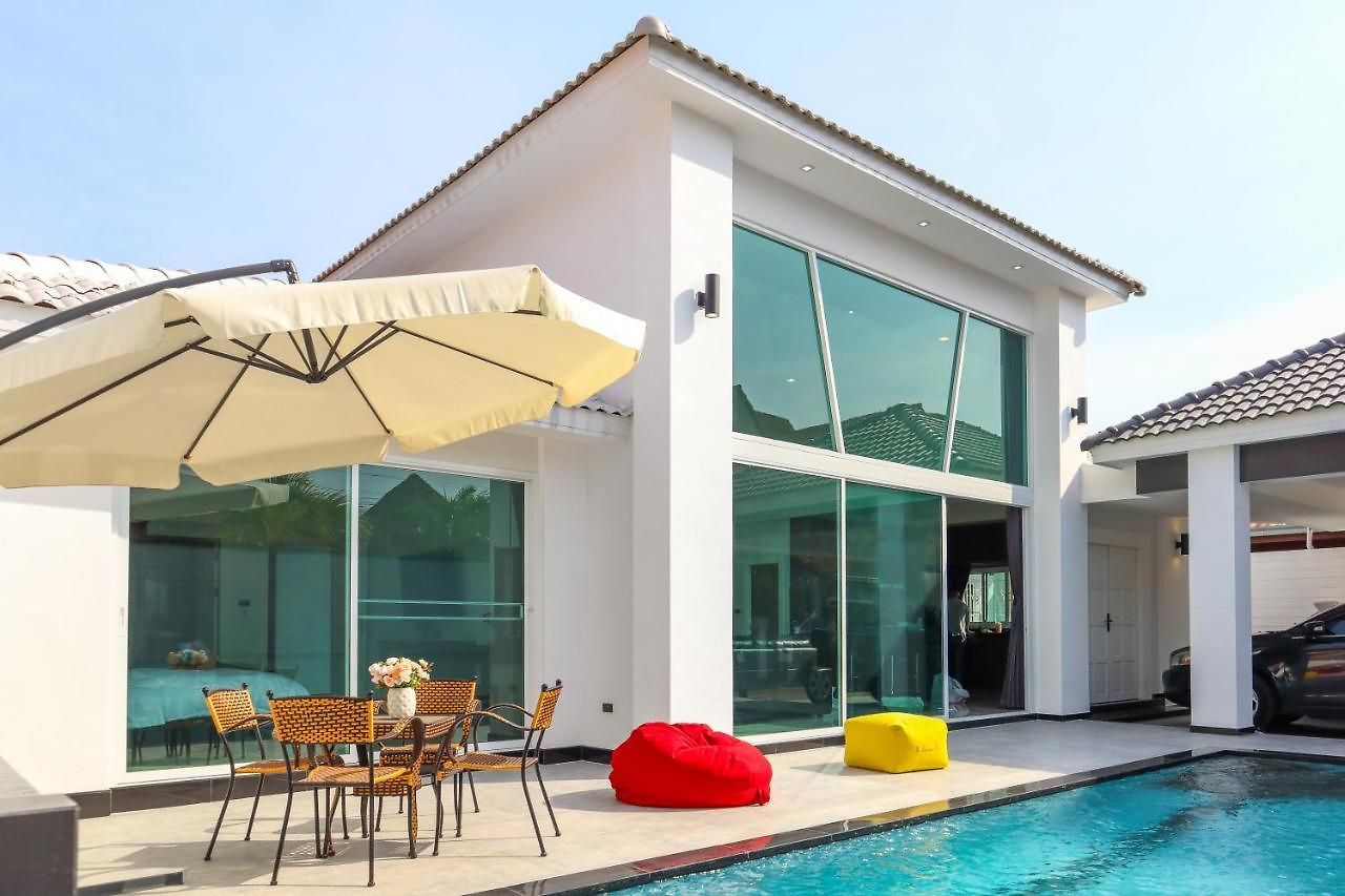 *city~house* 芭堤雅豪华泳池别墅近步行街 วิลล่า Pattaya