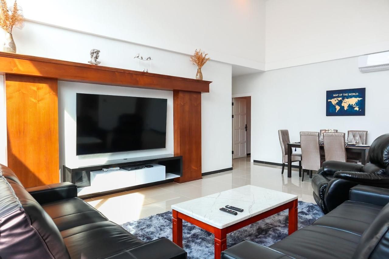 *city~house* 芭堤雅豪华泳池别墅近步行街 วิลล่า Pattaya