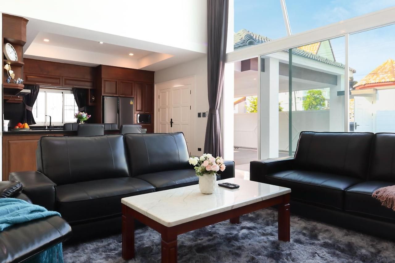 วิลล่า *city~house* 芭堤雅豪华泳池别墅近步行街 *