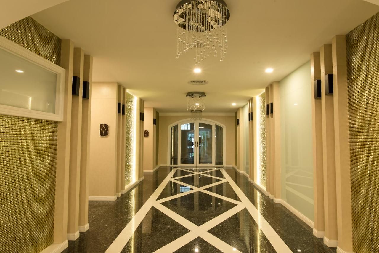 Crystal Palace Luxury Hotel 5*