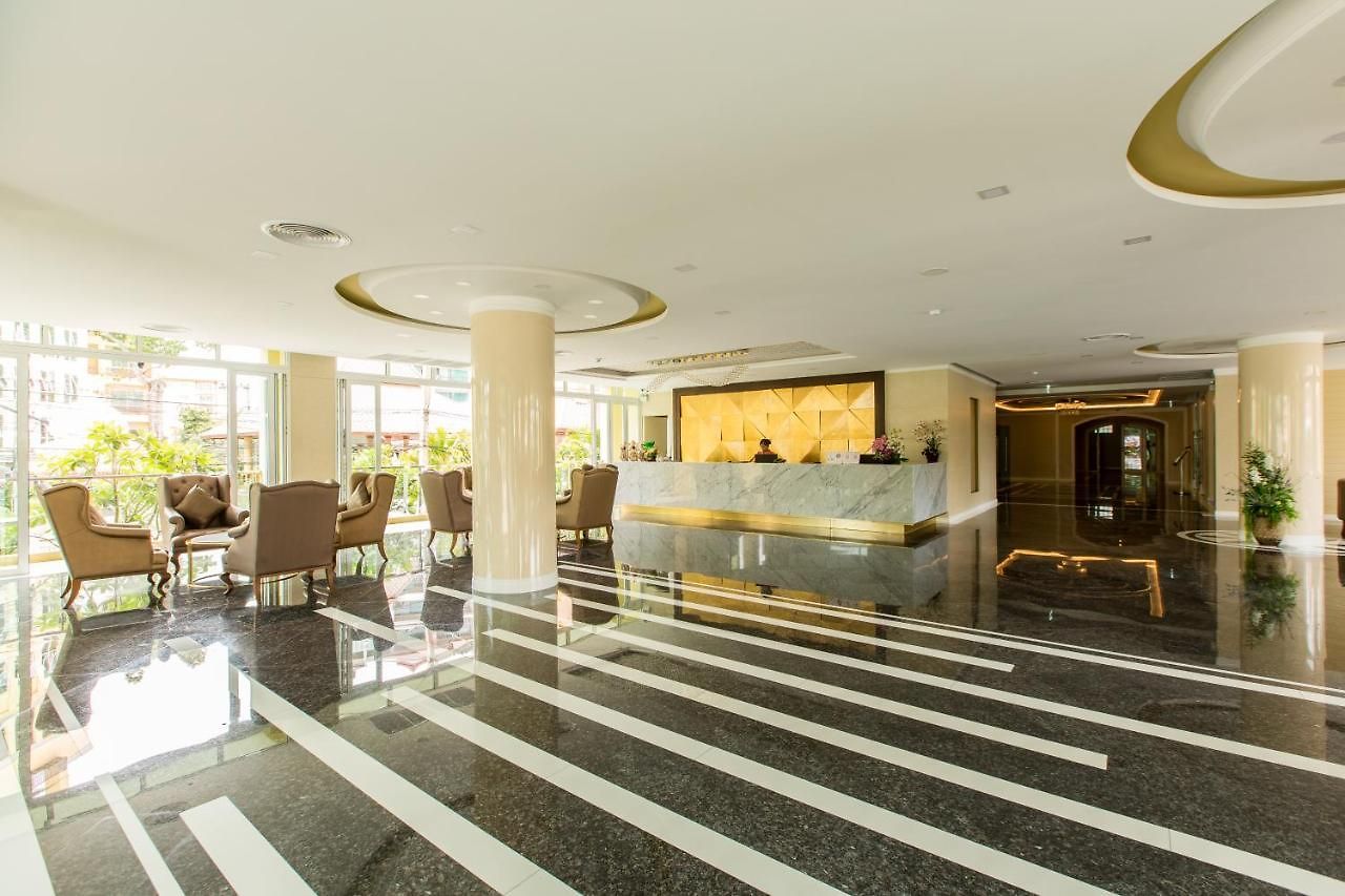 Crystal Palace Luxury Hotel 5*