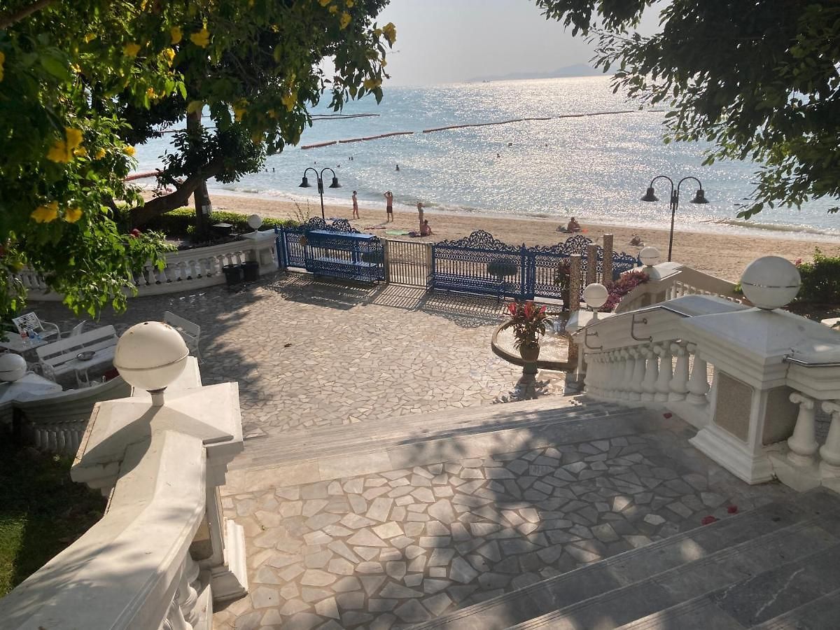 Sky Beachfront อพาร์ทเม้น Pattaya
