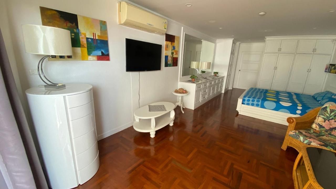 อพาร์ทเม้น Sky Beachfront Pattaya