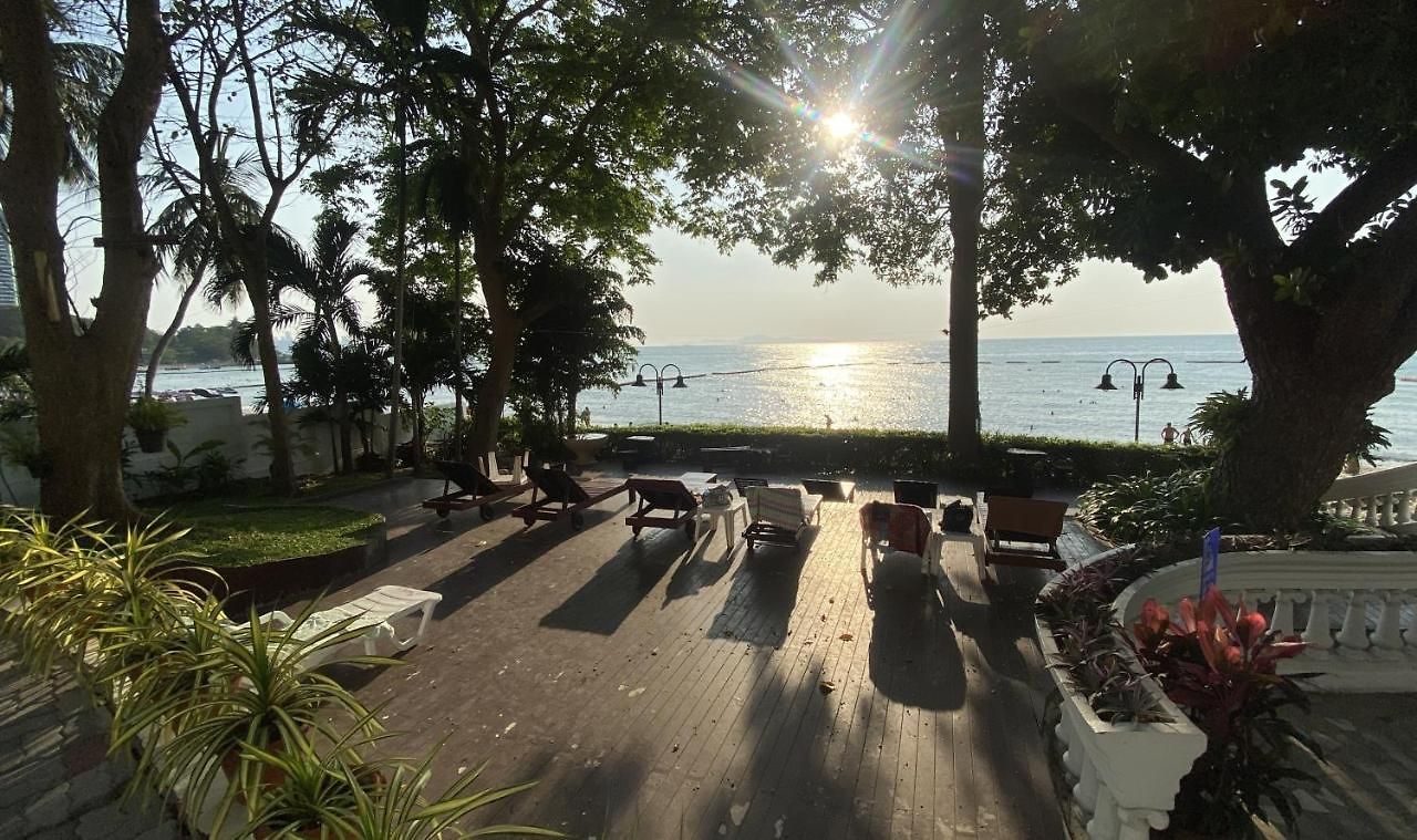 อพาร์ทเม้น Sky Beachfront *