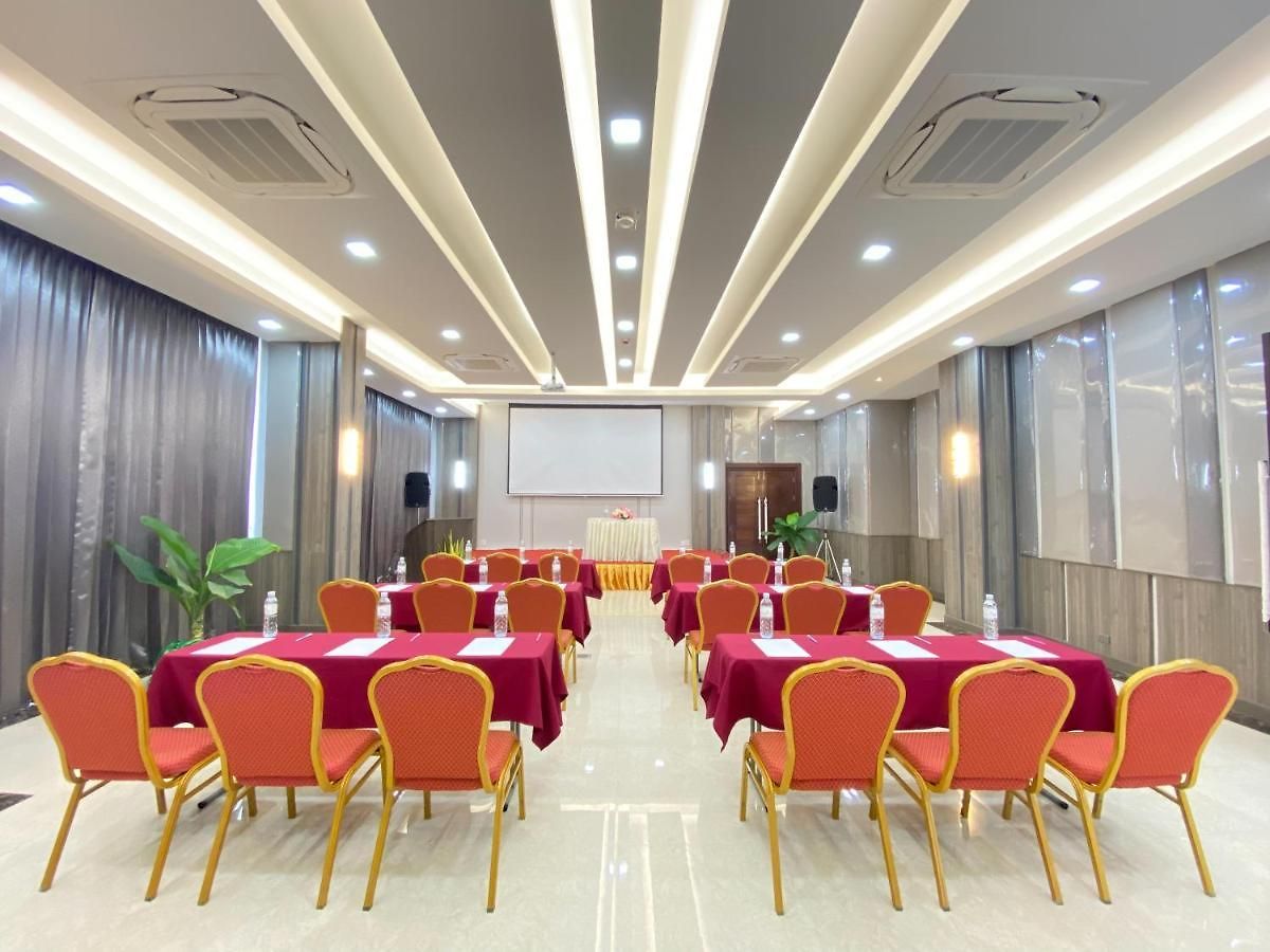 Vareena Palace โรงแรม 5*