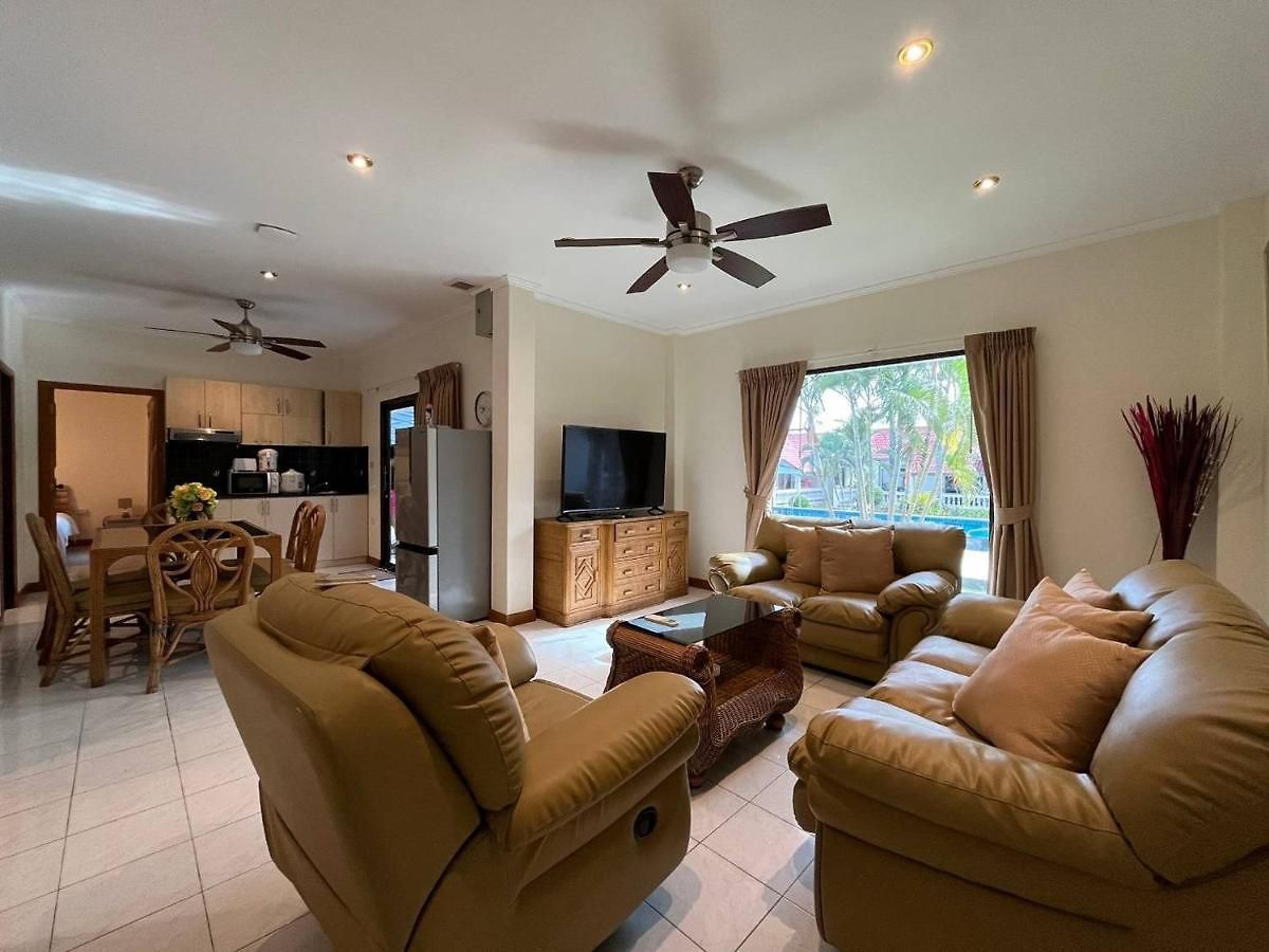 2-3br Huge Pool, Bbq, 300m-beach, 8 Mins To Walking Street วิลล่า