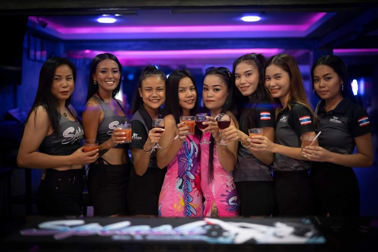 Splash Bar And บ้านพัก 3*