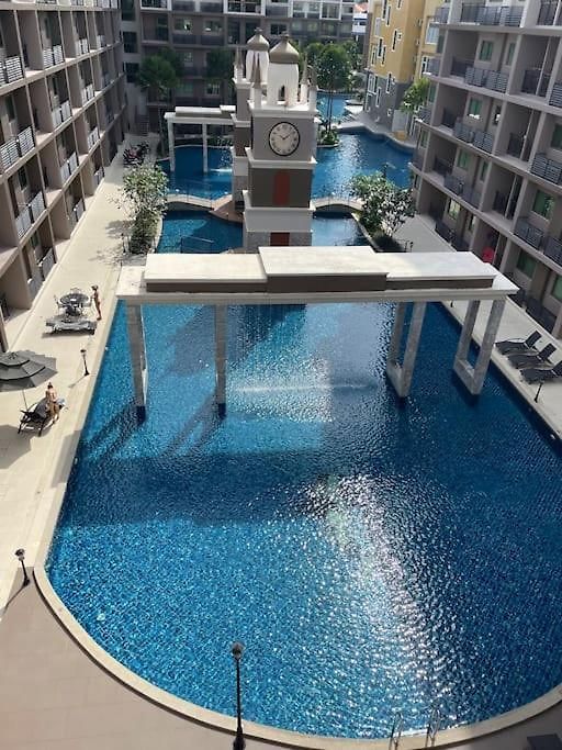 อพาร์ทเม้น Exclusive Arcadia - Amazing Pools & Gardens, Gym, Sauna, Waterfalls, Jacuzzi, Fast Internet Pattaya