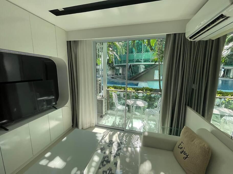 Apartment Stylish With Blazing Fast Fiber Internet, Pool, Sauna, Steam Room, Gym - Guest Friendly Pattaya
