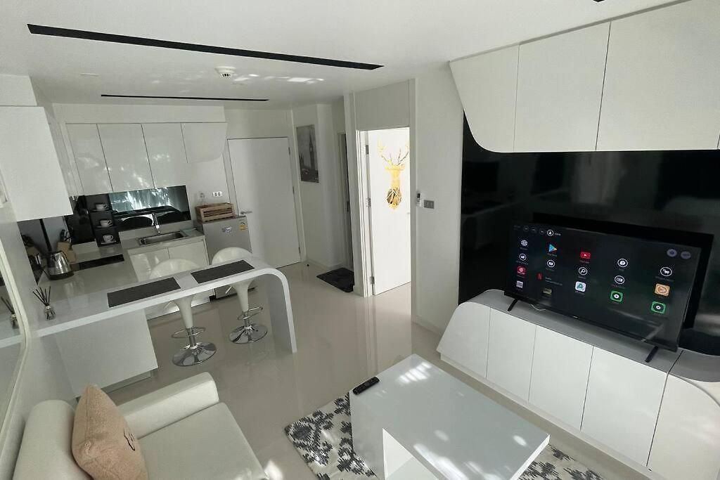 Stylish With Blazing Fast Fiber Internet, Pool, Sauna, Steam Room, Gym - Guest Friendly * Pattaya