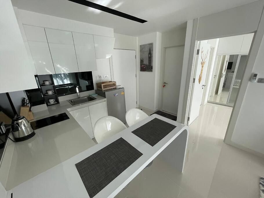 Stylish With Blazing Fast Fiber Internet, Pool, Sauna, Steam Room, Gym - Guest Friendly Apartment *