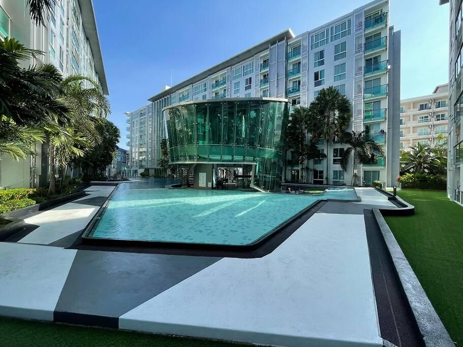 Stylish With Blazing Fast Fiber Internet, Pool, Sauna, Steam Room, Gym - Guest Friendly Apartment Pattaya
