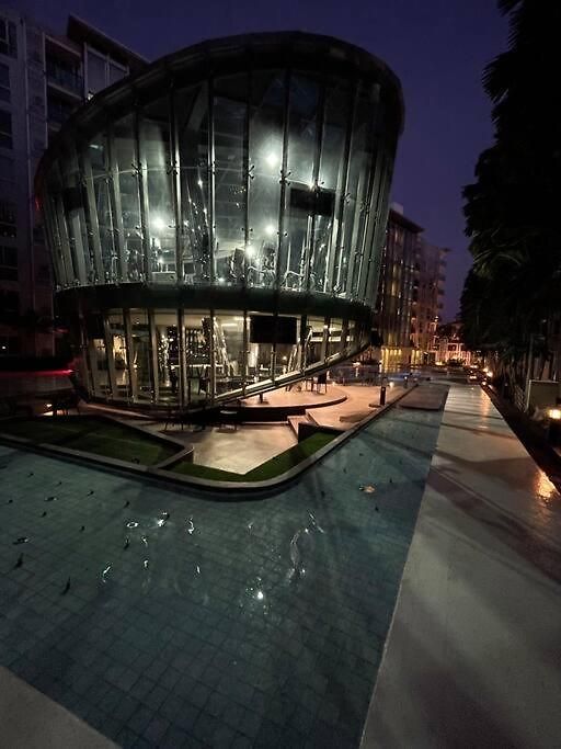 Stylish With Blazing Fast Fiber Internet, Pool, Sauna, Steam Room, Gym - Guest Friendly Pattaya
