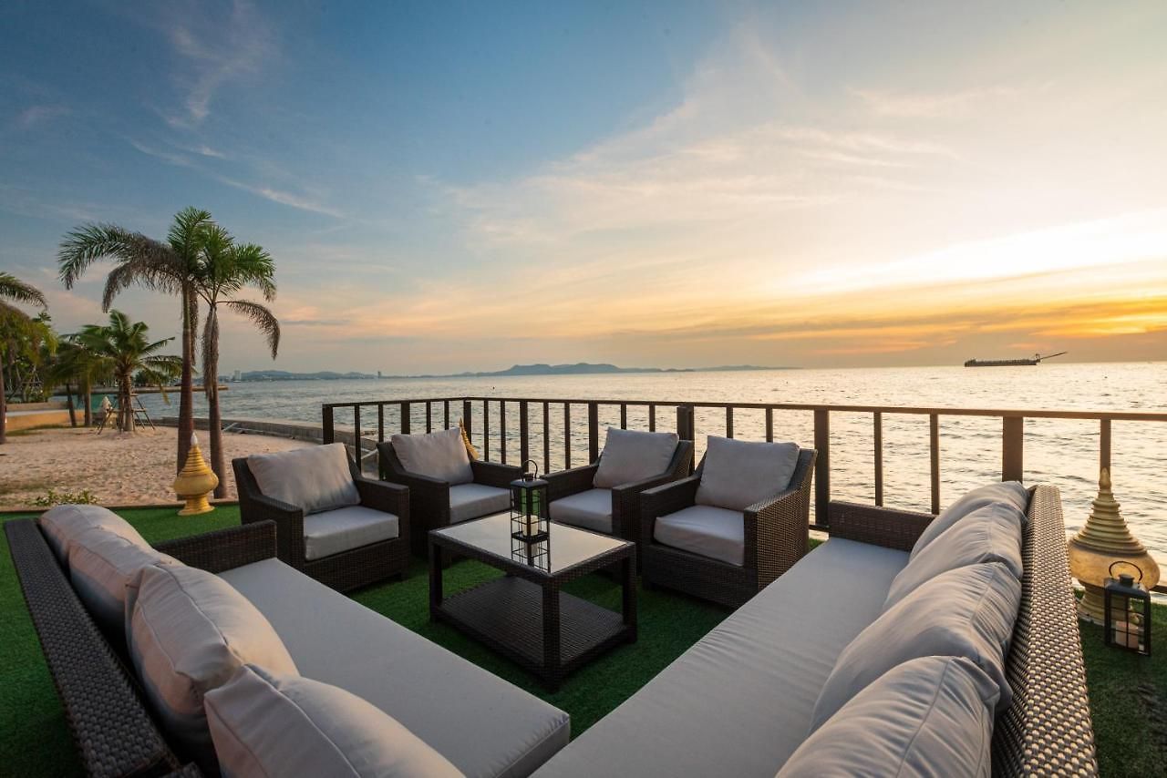 Gala Beachfront วิลล่า *