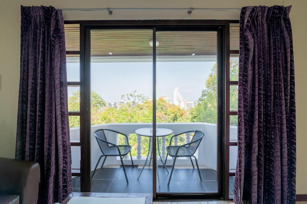 Hillside โรงแรม 3*