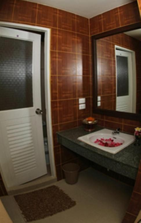 R-con โรงแรม 3*