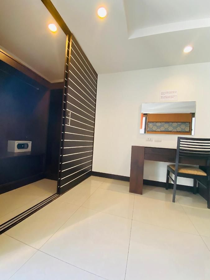 Tycoon By Goad Avadhess Hospitality 1km Walking Street โรงแรม