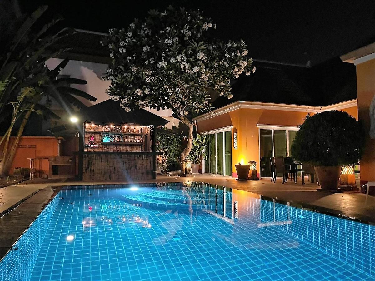 Rosewood Pool 1 โรงแรม
