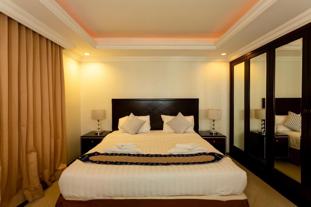 โรงแรม Ivory Palace