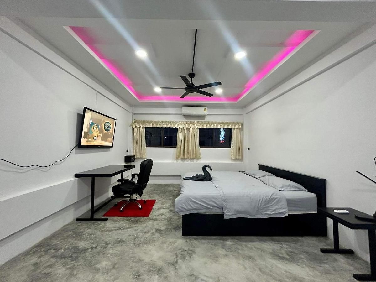 บ้านพัก Splash Bar And 3*