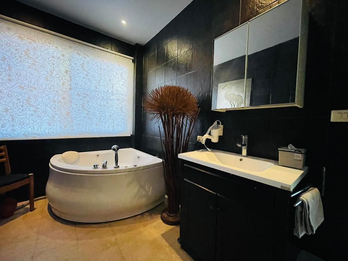 Rosewood Pool 1 โรงแรม Pattaya