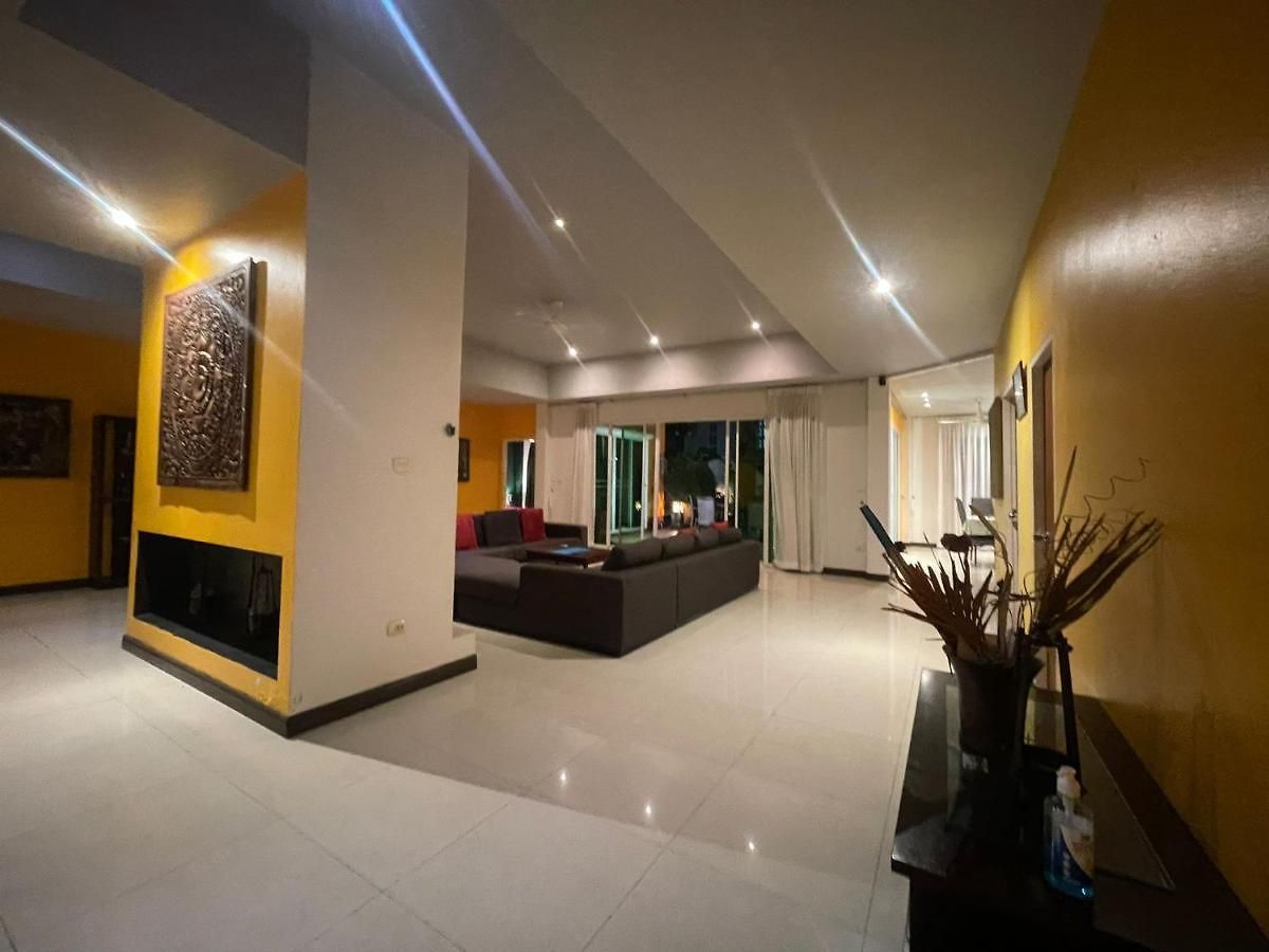 Rosewood Pool 1 โรงแรม *