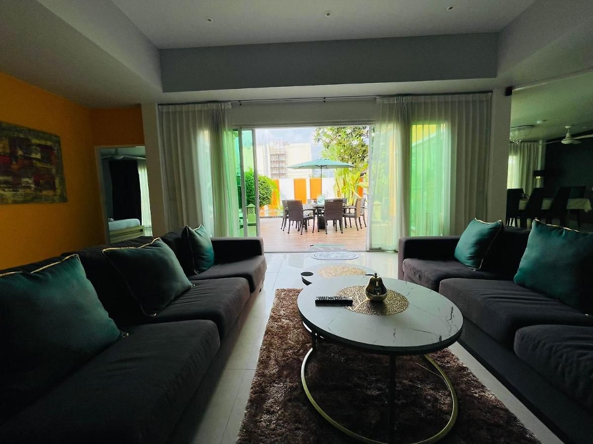 Rosewood Pool 1 โรงแรม Pattaya