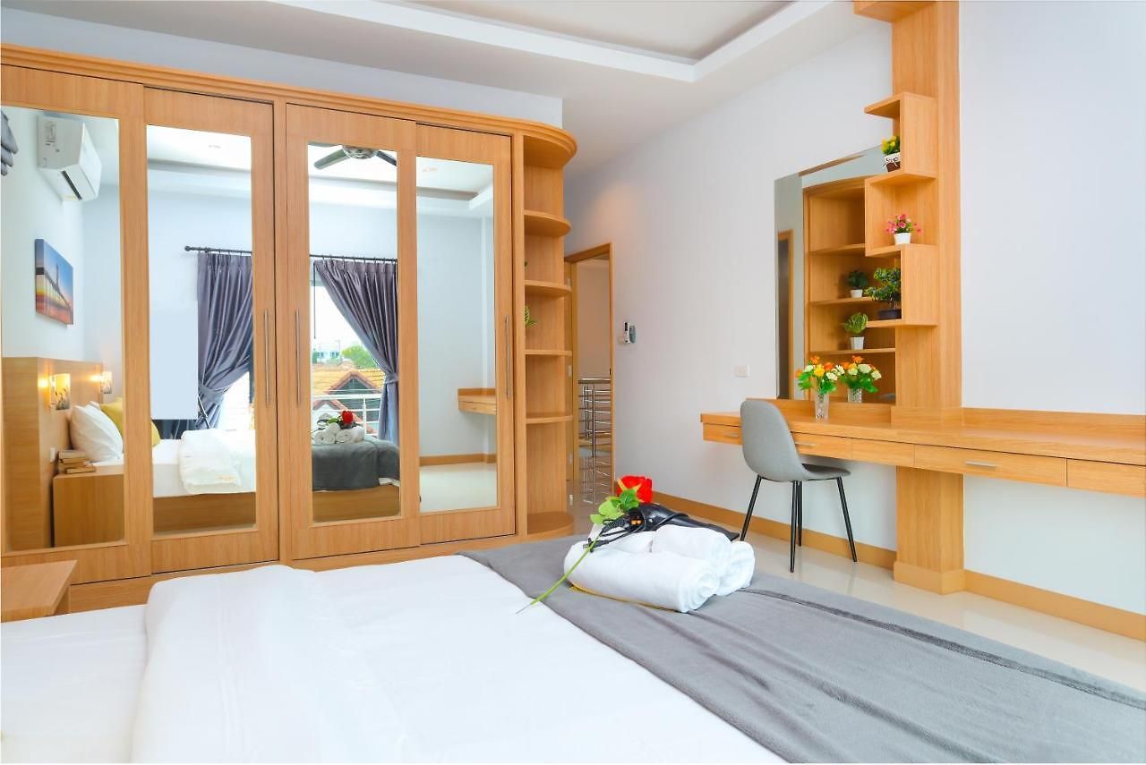 Relax Pool Near Walking Street,jacuzzi ,bbq 5bed 6bath House54 วิลล่า