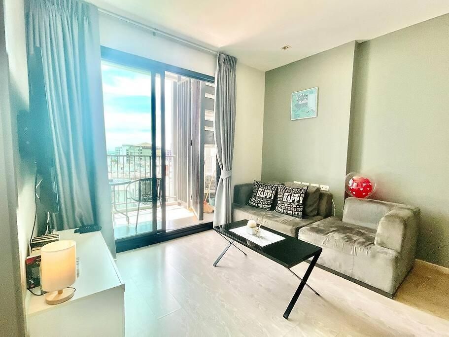 อพาร์ทเม้น The Base Huge 2bed King&queen With Infinity Pool Pattaya