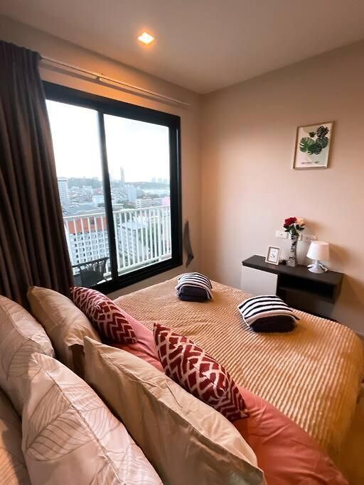 Base Long Balcony King-bed With Infinity Pool Pattaya